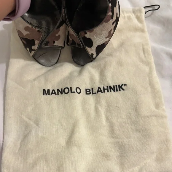 Manolo Blahnik Peep-Toe Pumps in Black and Beige Camouflage - Picture 2 of 7